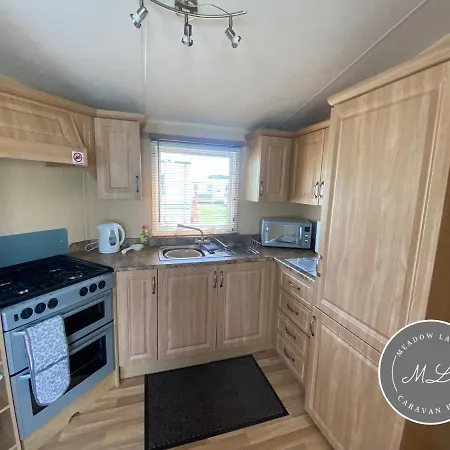 Coral Beach - Row 73 Van 2, Central Heating, Wifi, Bed Linen - Meadow Lakes Caravan & Lodge Hire Ingoldmells Exterior foto