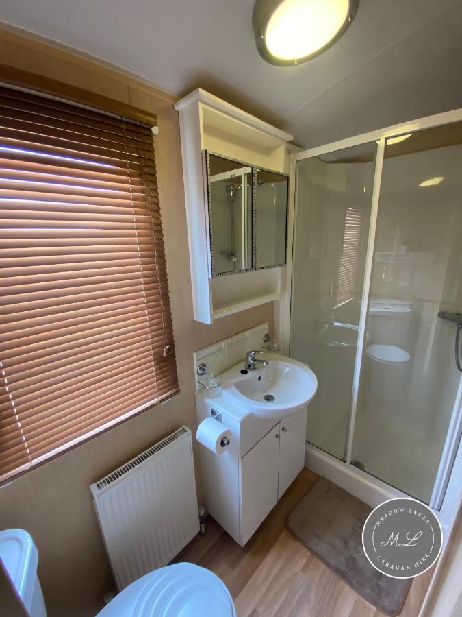 Coral - Row 73 2, Heating, Wifi, Bed Linen - Meadow Lakes Caravan & Hire * Ingoldmells