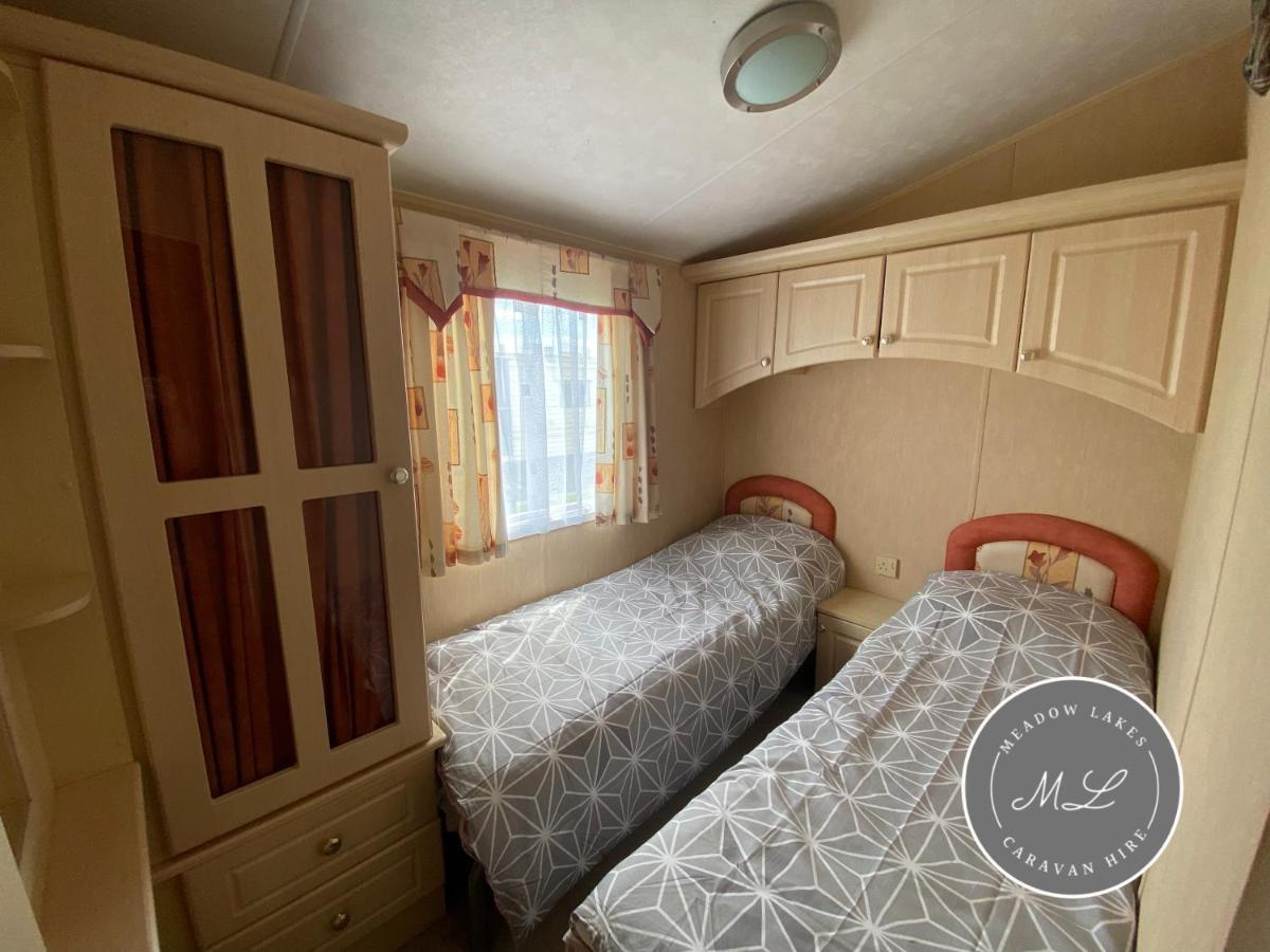 Coral - Row 73 2, Heating, Wifi, Bed Linen - Meadow Lakes Caravan & Hire * Ingoldmells